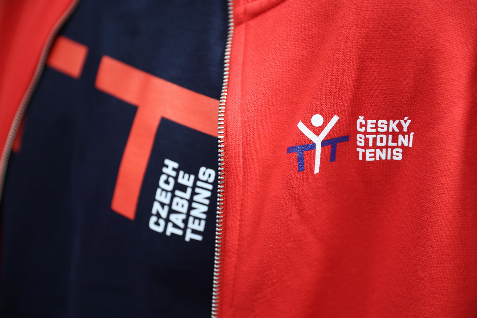 Sportovní oblečení s potiskem Českého stolního tenisu